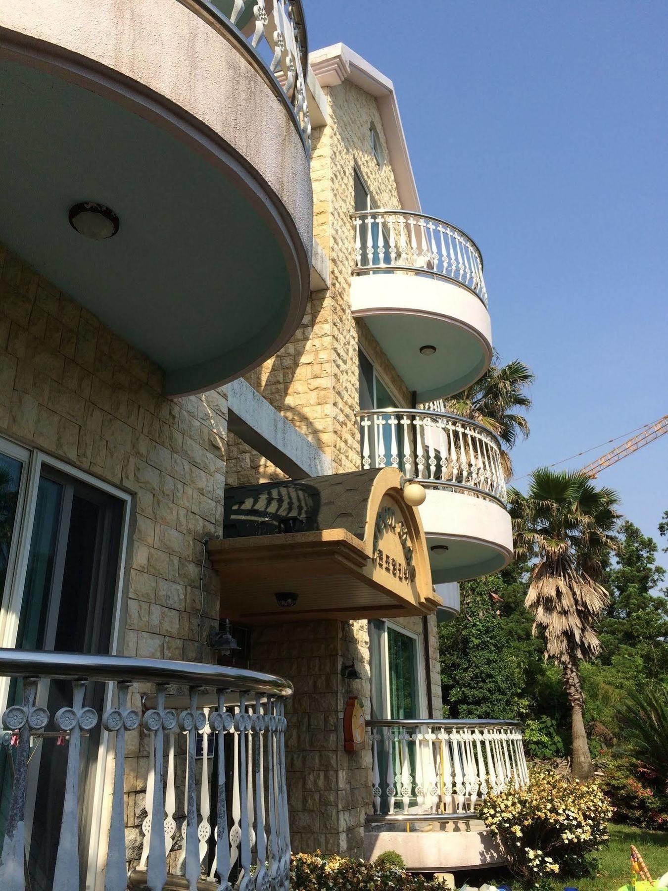 Greenside Pension Seogwipo Exterior foto